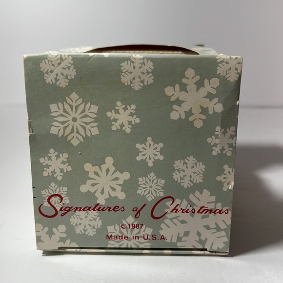 Stamp Design Season’s Greetings 1983 Collectors Edition Glass Ball Ornament USPS - Picture 12 of 13